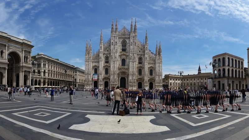 Piazza del Duomo a Milano con la facciata della cattedrale